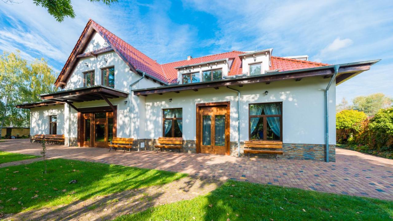 Dworek Staropolski Poznań Exteriör bild
