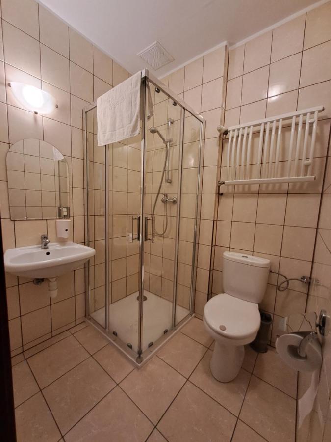 Dworek Staropolski Poznań Exteriör bild